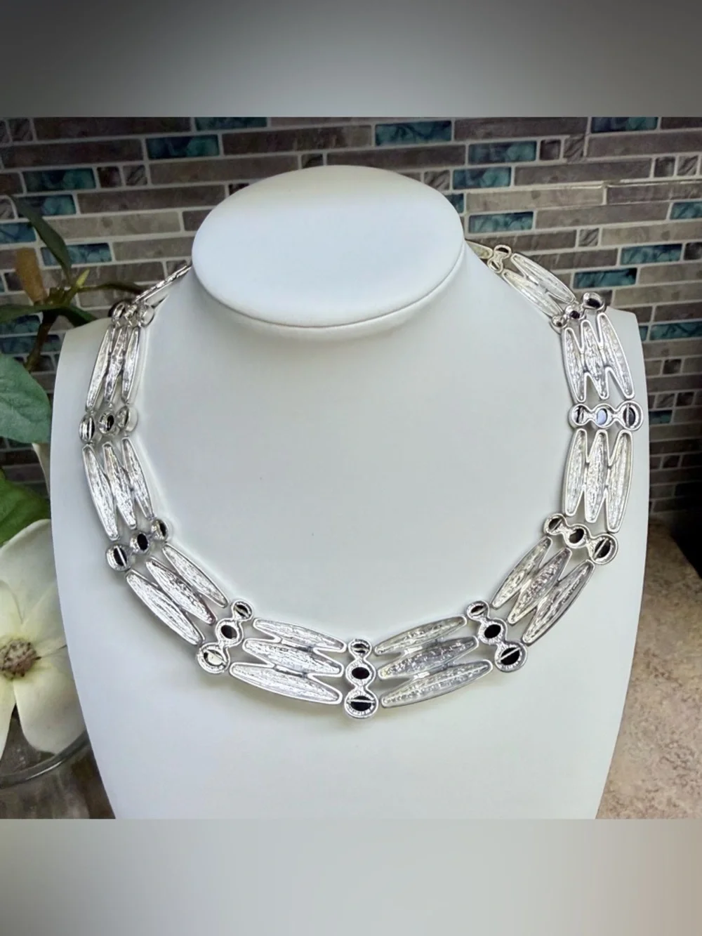 Vintage Liz Claiborne silver necklace